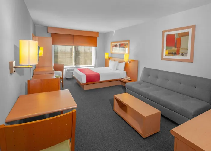 City Express By Marriott Celaya Parque