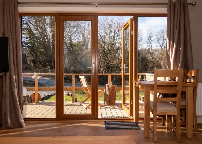 Herons Lake Retreat Hot Tub Lodges