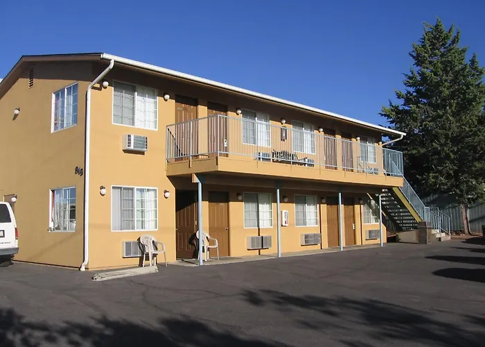 Heritage House Motel
