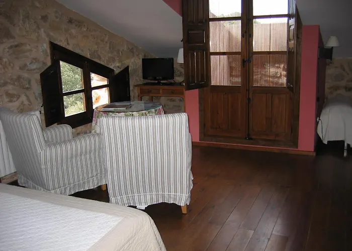 Hotel de Montaña Cueva Ahumada