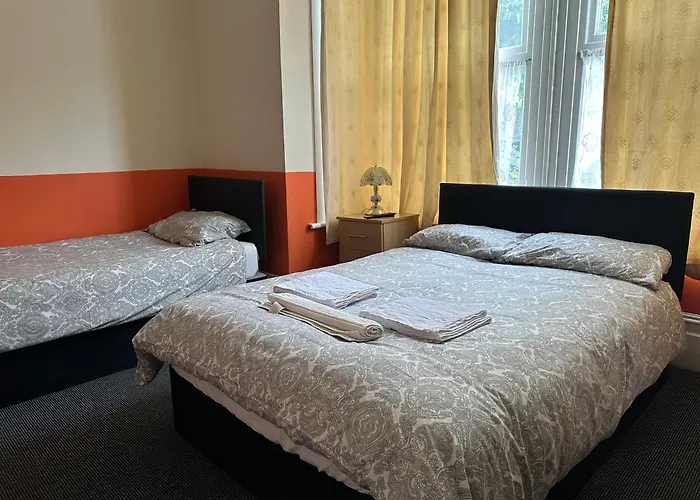 Malvern Lodge Guest House- Close To Beach, Train Station & Southend Airport