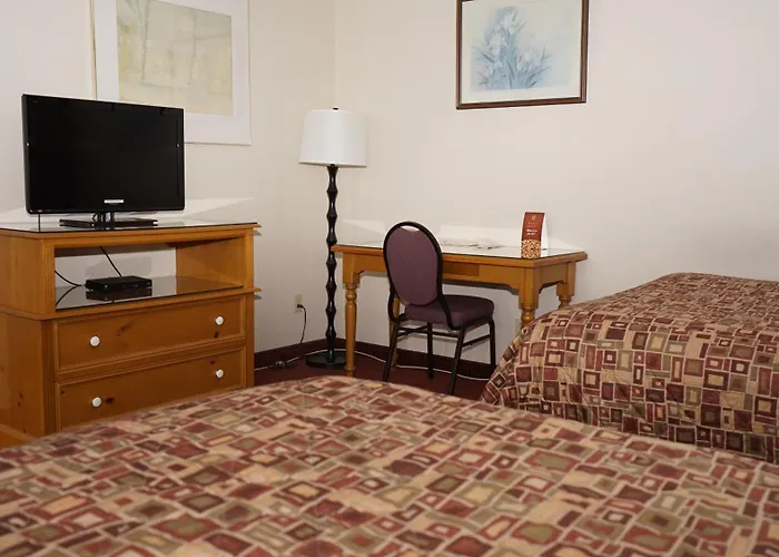 Mcintosh Country Inn & Conference Centre