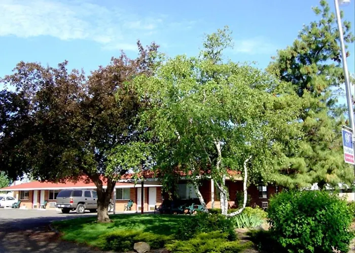 Golden West Motel