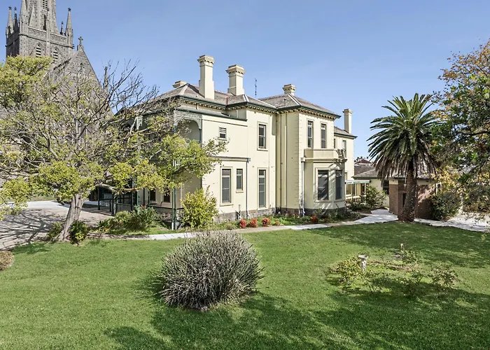 Myers Manor I Geelong Cbd