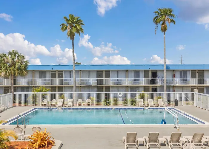Days Inn By Wyndham Titusville Kennedy Space Center