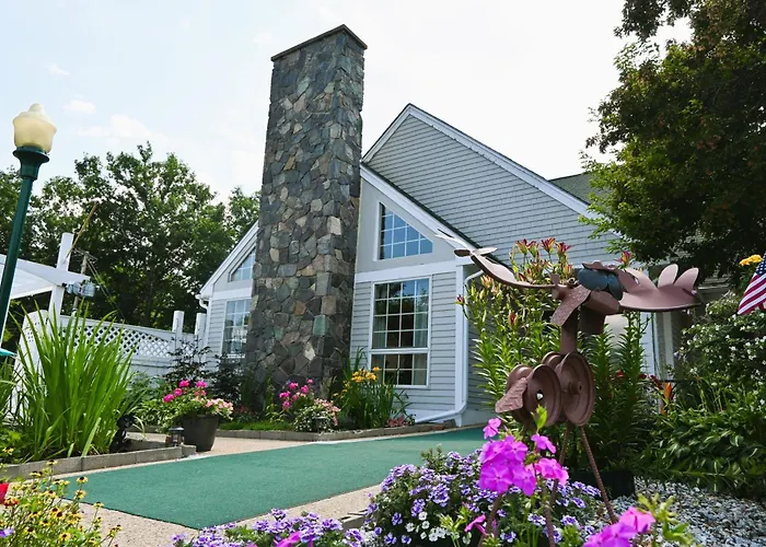 Lodge At Village