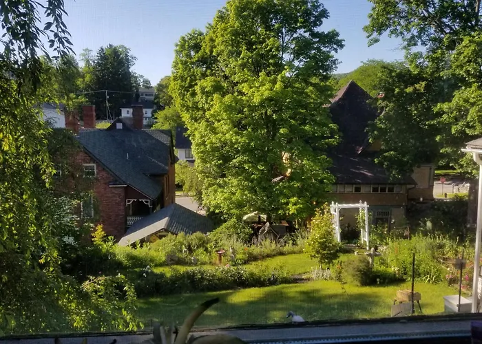 The Queen, A Victorian Bed & Breakfast