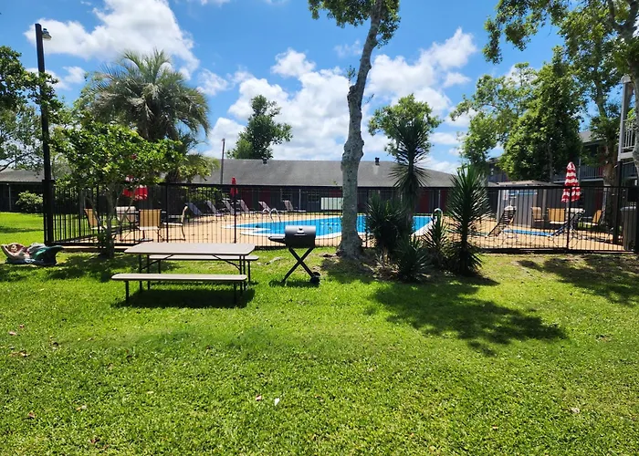 Red Carpet Inn - Houma