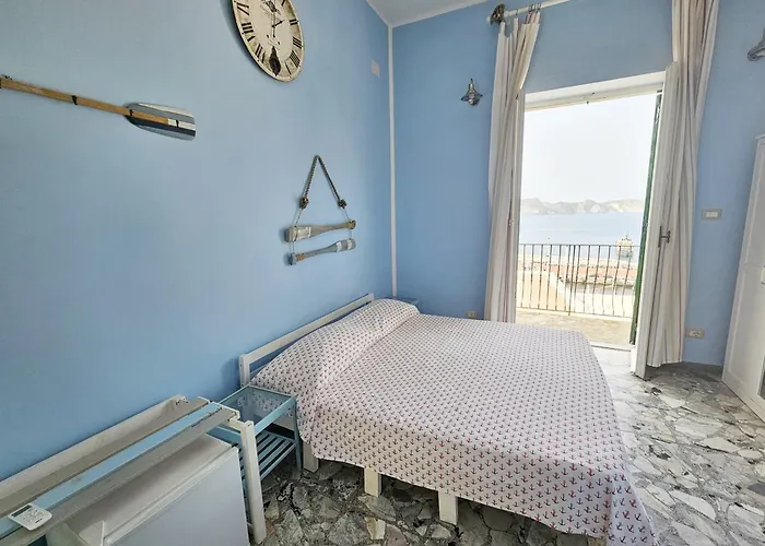 Maridea - Camere con vista al Porto Ponza