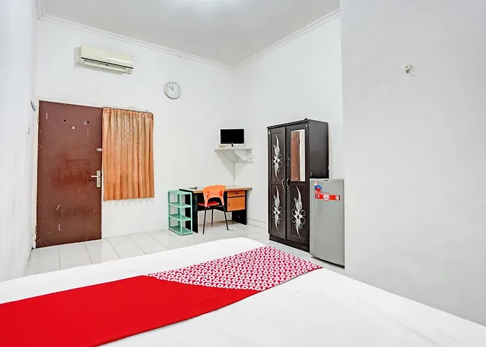 Oyo 90790 Royale Nias