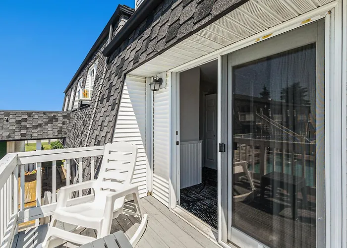 Snyders Shoreline Inn