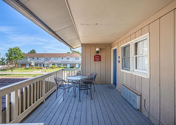 Ludington Pier House Motel
