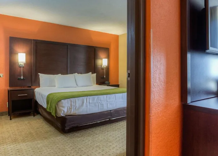 Comfort Inn & Suites Evansville Airport