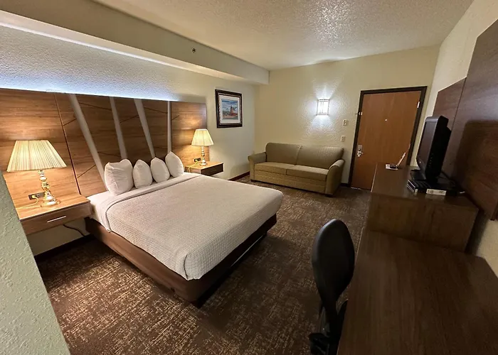 Mackinaw Beach And Bay Inn & Suites