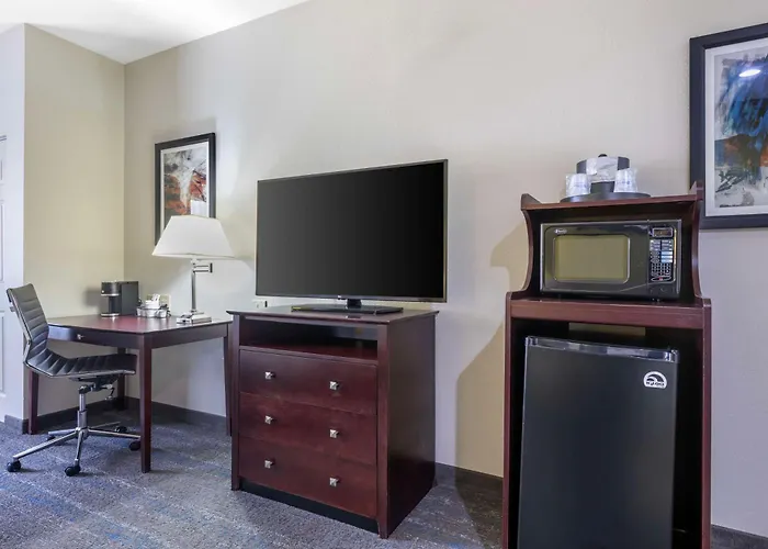 Best Western Plus Mansfield Inn & Suites