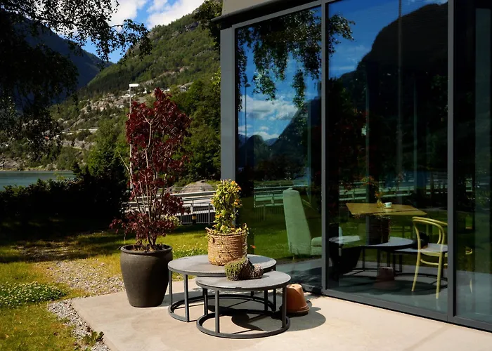 Trolltunga Hotel