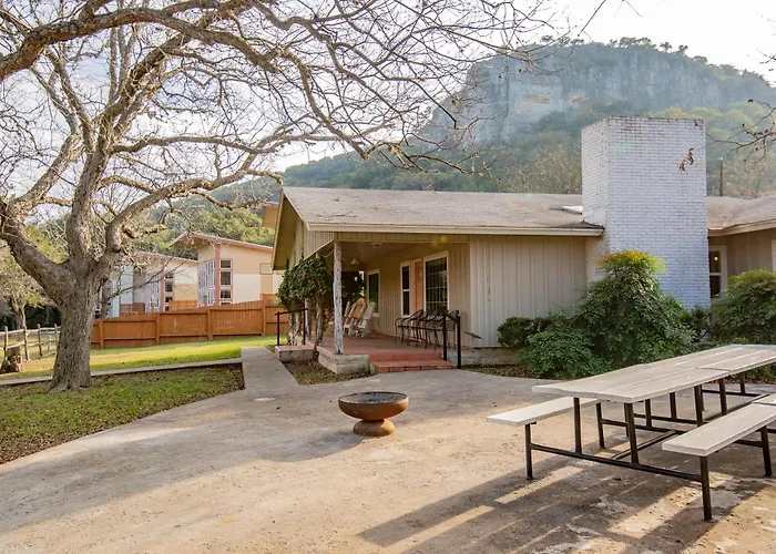 Seven Bluff Cabins Concan