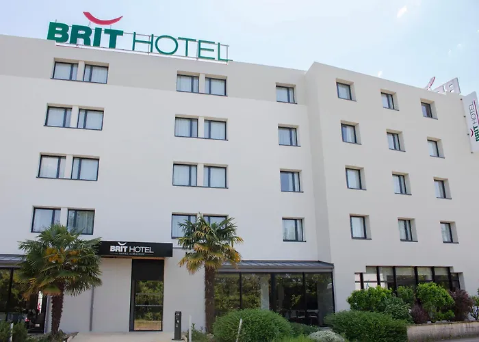 Brit Hotel Nantes La Beaujoire - L'Amandine