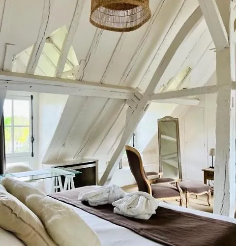 Hôtel Saint-Laurent, The Originals Relais Montfort-lʼAmaury
