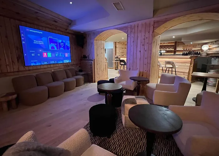 Everest Hotel