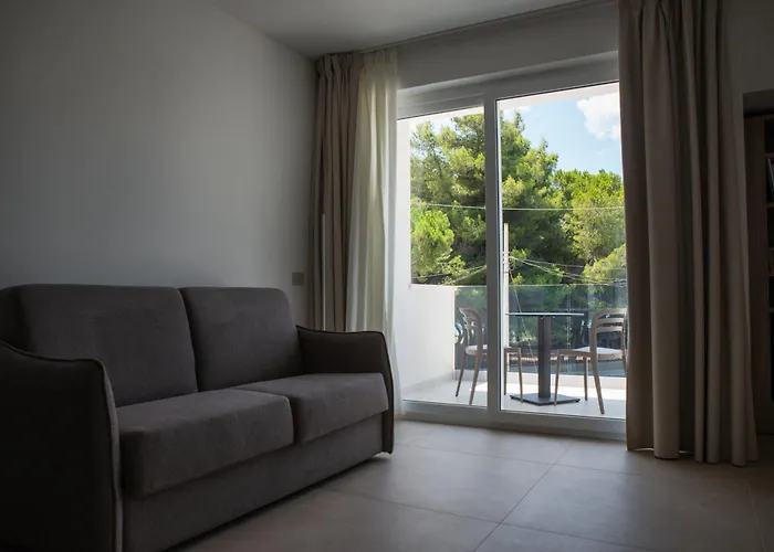 Montedarena Hotel Pulsano
