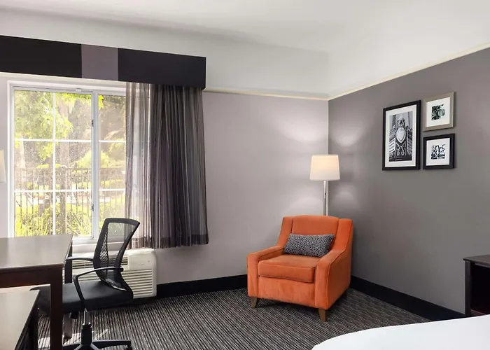 La Quinta By Wyndham Santa Clarita - Valencia