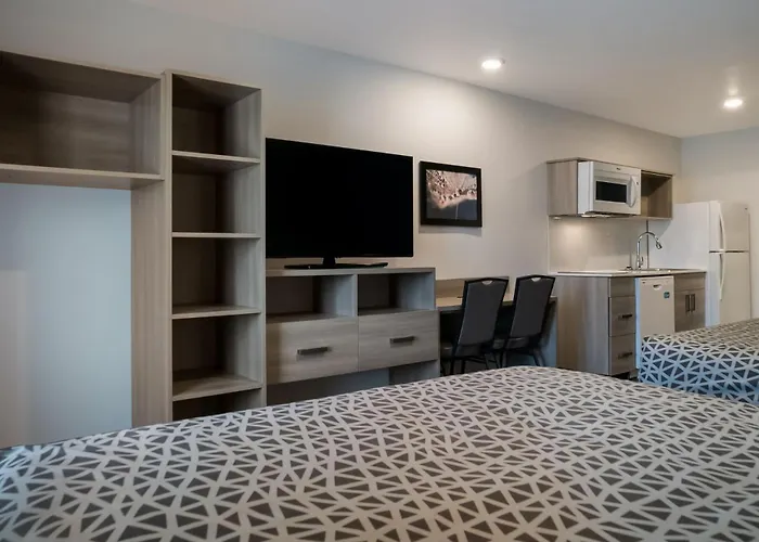 Woodspring Suites Detroit