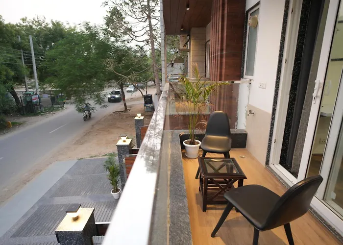 The Empire Corporate Studio Hotel Sector 43 ,Golf Course Road , One Horizon Center
