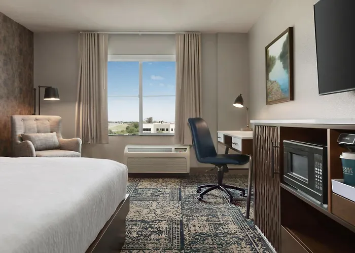 Four Points By Sheraton Airport