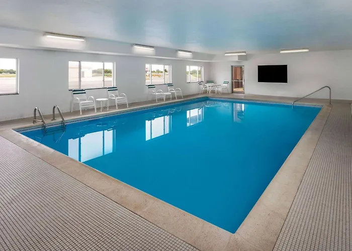 Days Inn & Suites By Wyndham I-80