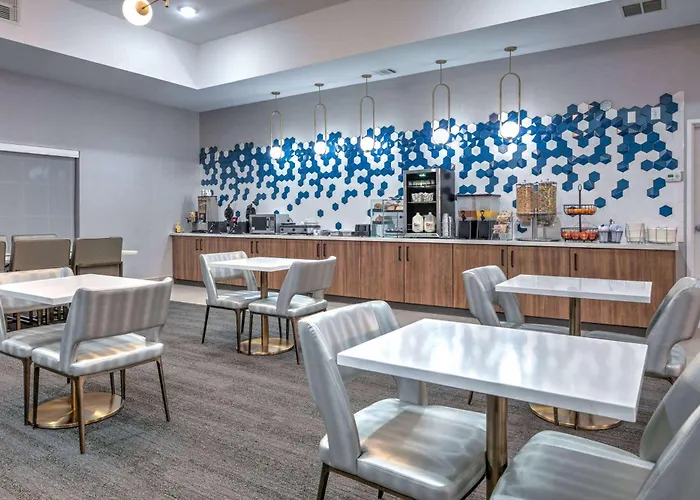La Quinta By Wyndham Decatur Hotel