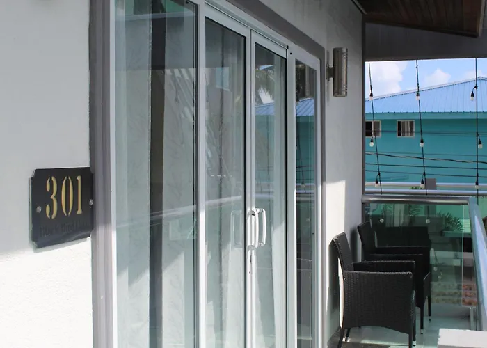 Barefoot Caye Caulker Hotel