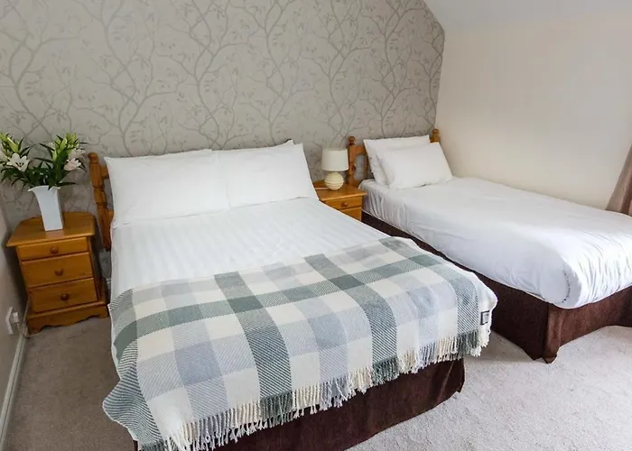 The Beach, Days Bar And B&B