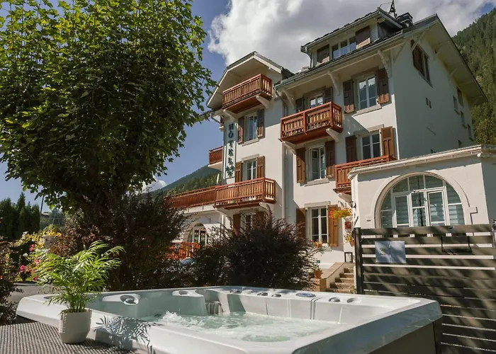 Chalet Hotel La Sapiniere