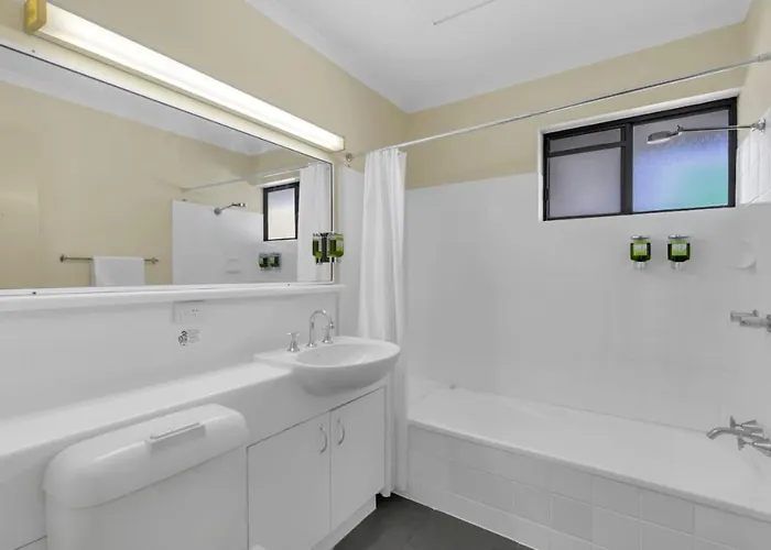 Suite With Kitchen Wifi Easy Access To Motorway By Custom Bnb Hosting