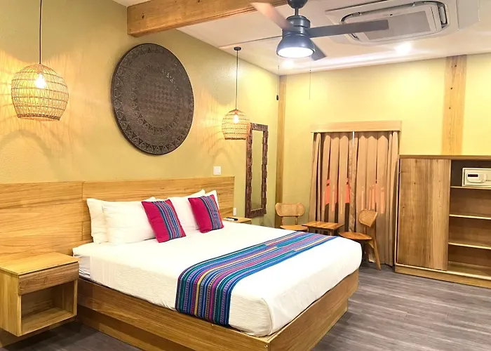 Mr. Tucan Hotel