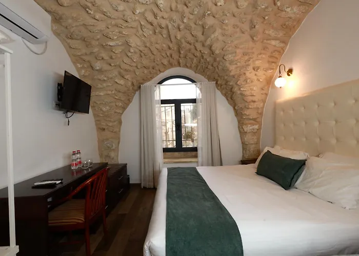 Petrakis Inn