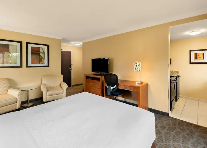 Best Western Plus Inner Harbour Hotel