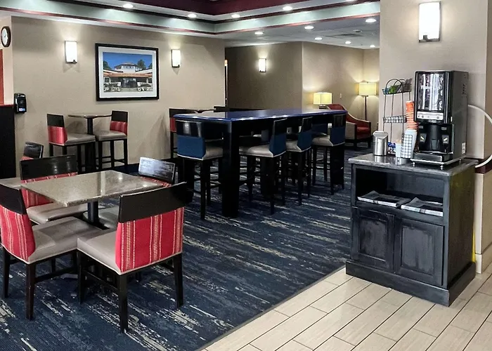 Comfort Inn & Suites North