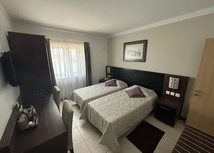 Grand Harbour Hotel