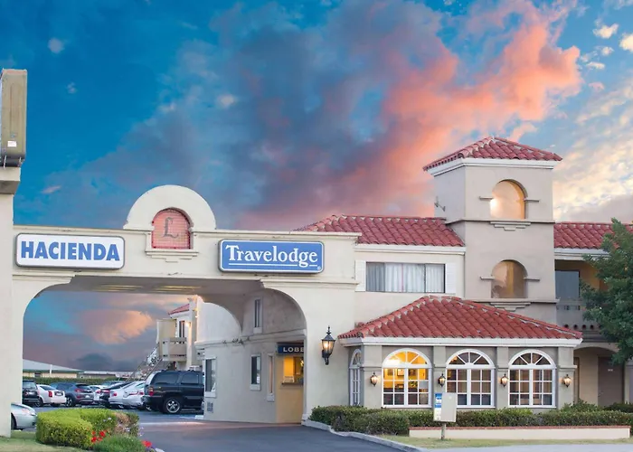 Travelodge By Wyndham Costa Mesa Newport Beach Hacienda