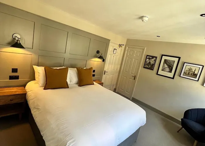 The Punch Bowl Hotel Woodstock