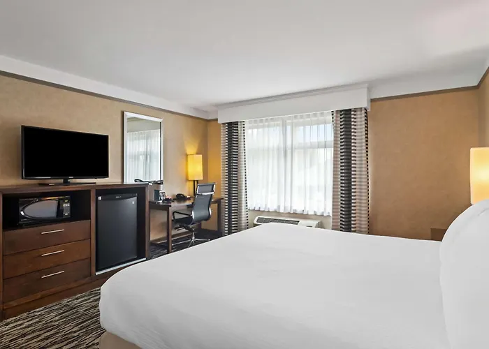 Best Western Plus Pitt Meadows Inn & Suites