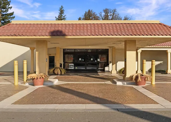 Howard Johnson By Wyndham Sacramento Downtown