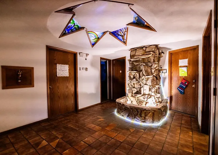 7 Gables & Suites