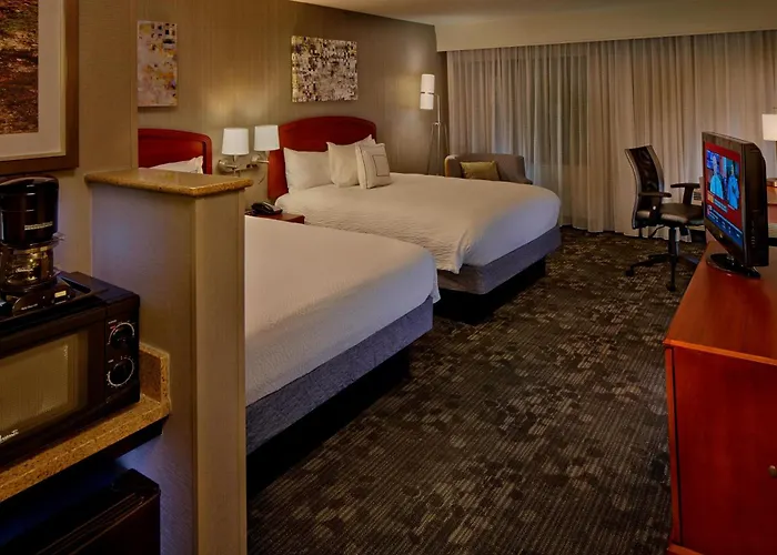 Courtyard By Marriott Providence Warwick Hotel
