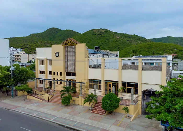 Hotel Sansiraka Suites By Geh Suites