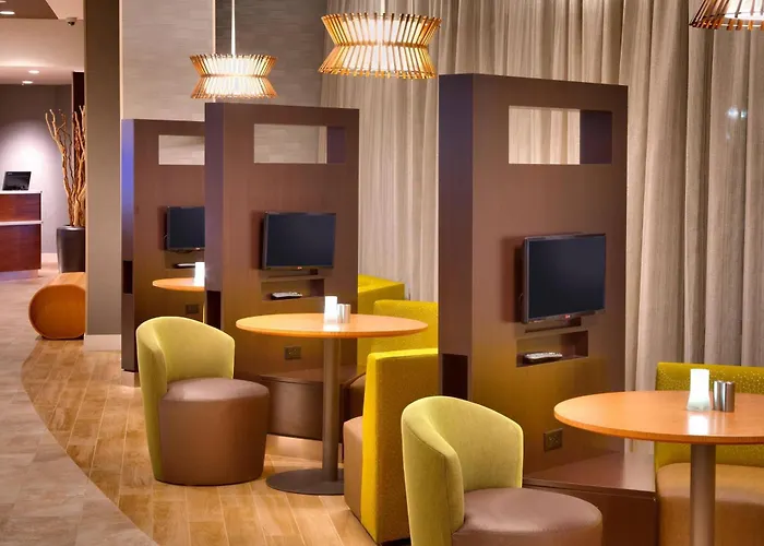 Courtyard By Marriott Downtown