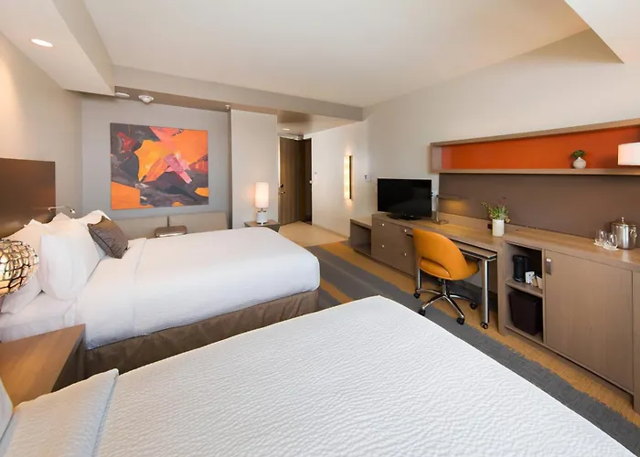 Courtyard By Marriott Downtown