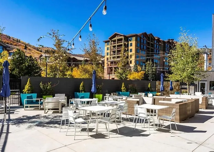 Slope Side Studio In The Heart Of Canyons Village With Heated Pool & Hot Tub!